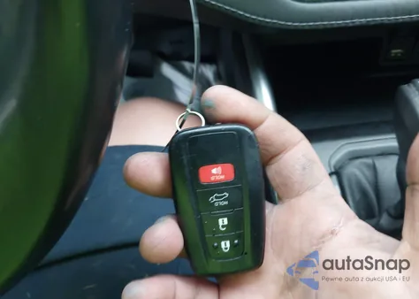 2021 Toyota Highlander Xle z USA, uszkodzony, nr VIN 5TDGZRAH4MS532173